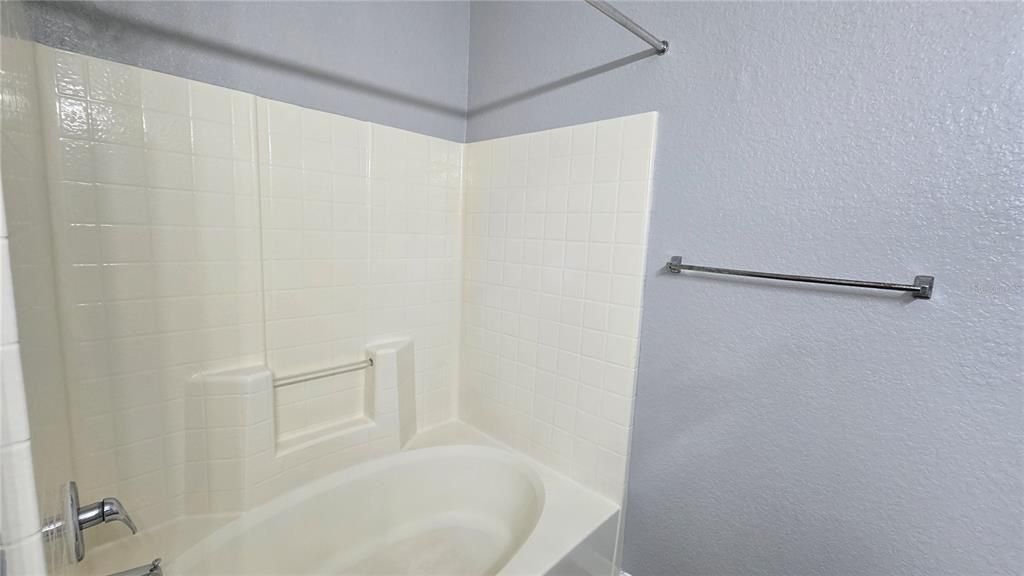 Под контрактом: $1,525 (2 спален, 2 ванн, 1170 Квадратных фут)