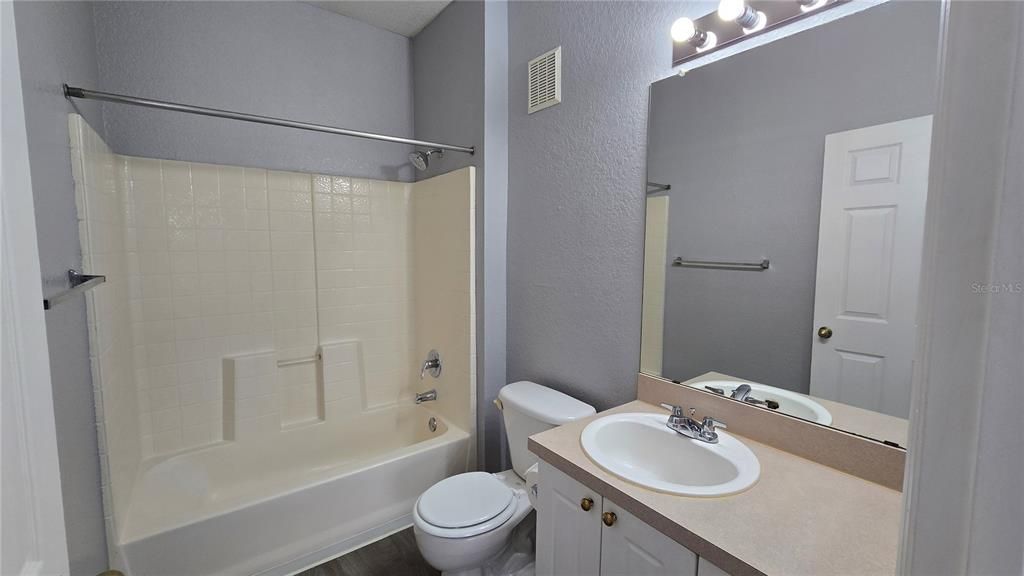 Под контрактом: $1,525 (2 спален, 2 ванн, 1170 Квадратных фут)