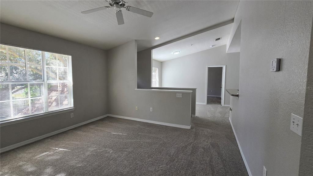 Под контрактом: $1,525 (2 спален, 2 ванн, 1170 Квадратных фут)