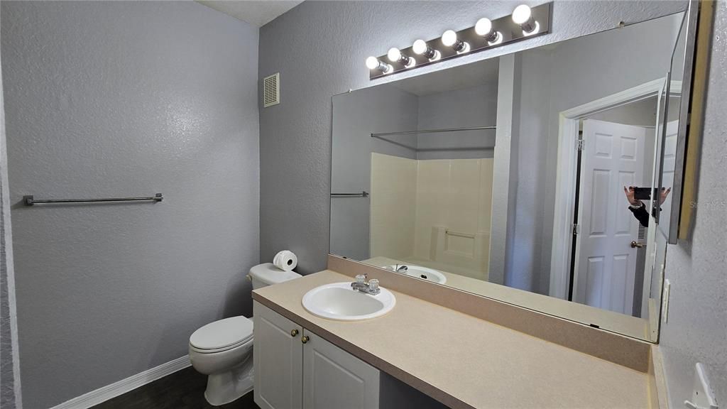 Под контрактом: $1,525 (2 спален, 2 ванн, 1170 Квадратных фут)