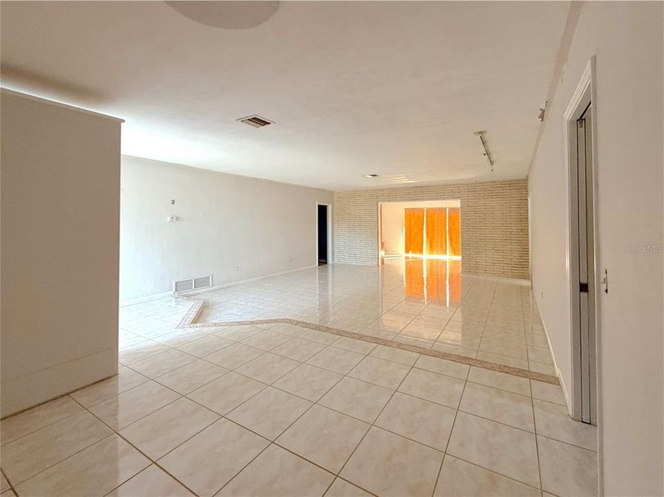 For Sale: $430,000 (3 beds, 2 baths, 1860 Square Feet)