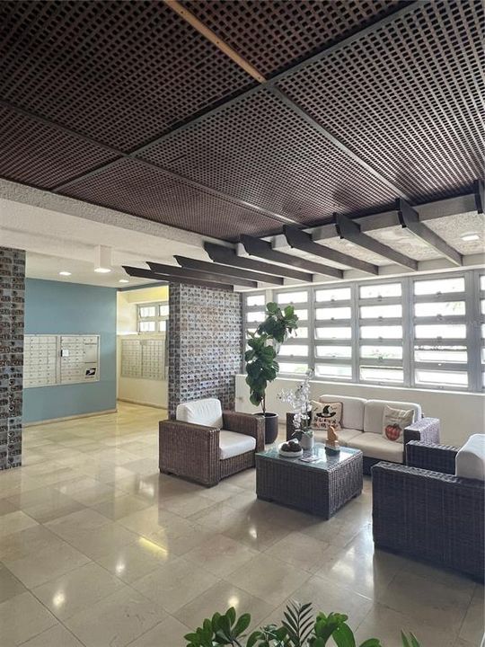 На продажу: $615,000 (2 спален, 1 ванн, 879 Квадратных фут)