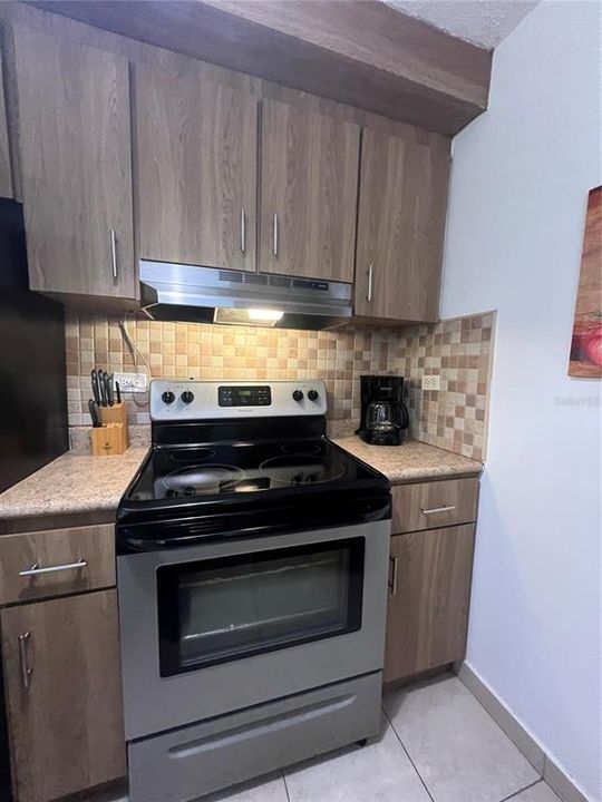 На продажу: $615,000 (2 спален, 1 ванн, 879 Квадратных фут)