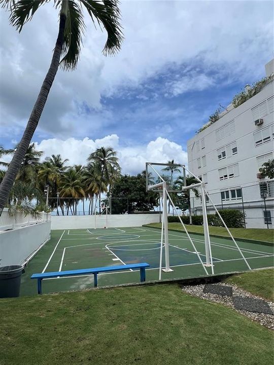 На продажу: $615,000 (2 спален, 1 ванн, 879 Квадратных фут)