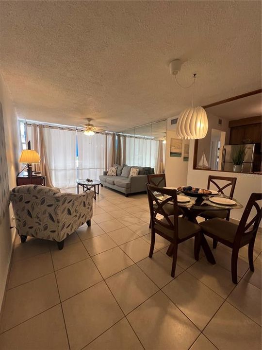 На продажу: $615,000 (2 спален, 1 ванн, 879 Квадратных фут)