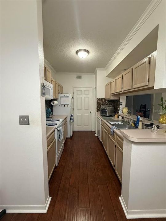 待售: $189,999 (1 贝兹, 1 浴室, 868 平方英尺)