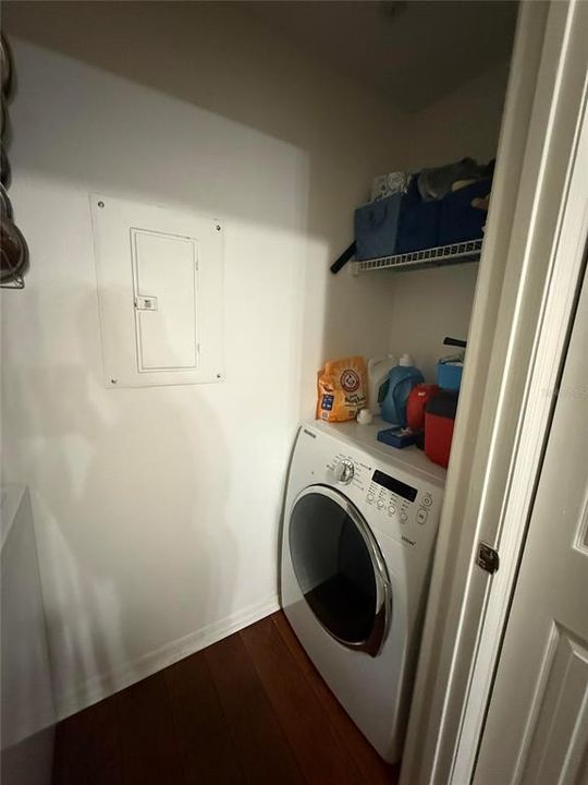 待售: $189,999 (1 贝兹, 1 浴室, 868 平方英尺)