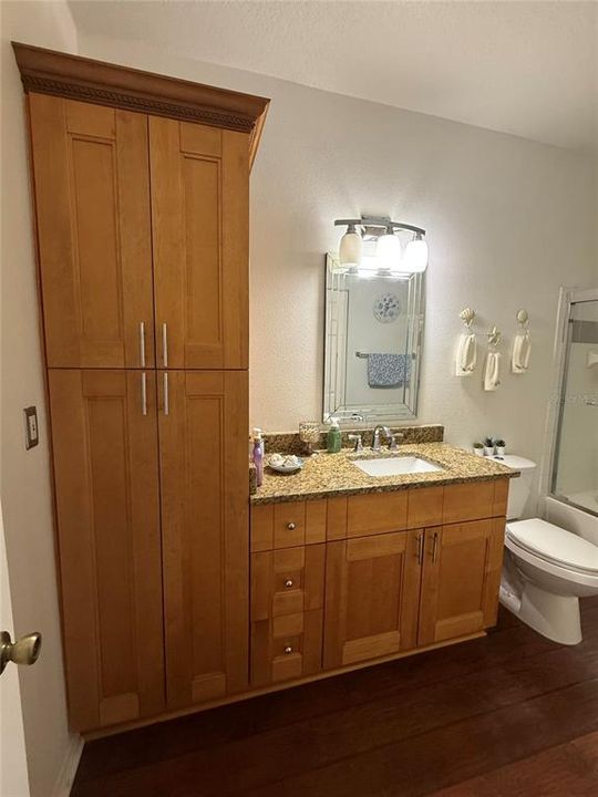 待售: $189,999 (1 贝兹, 1 浴室, 868 平方英尺)