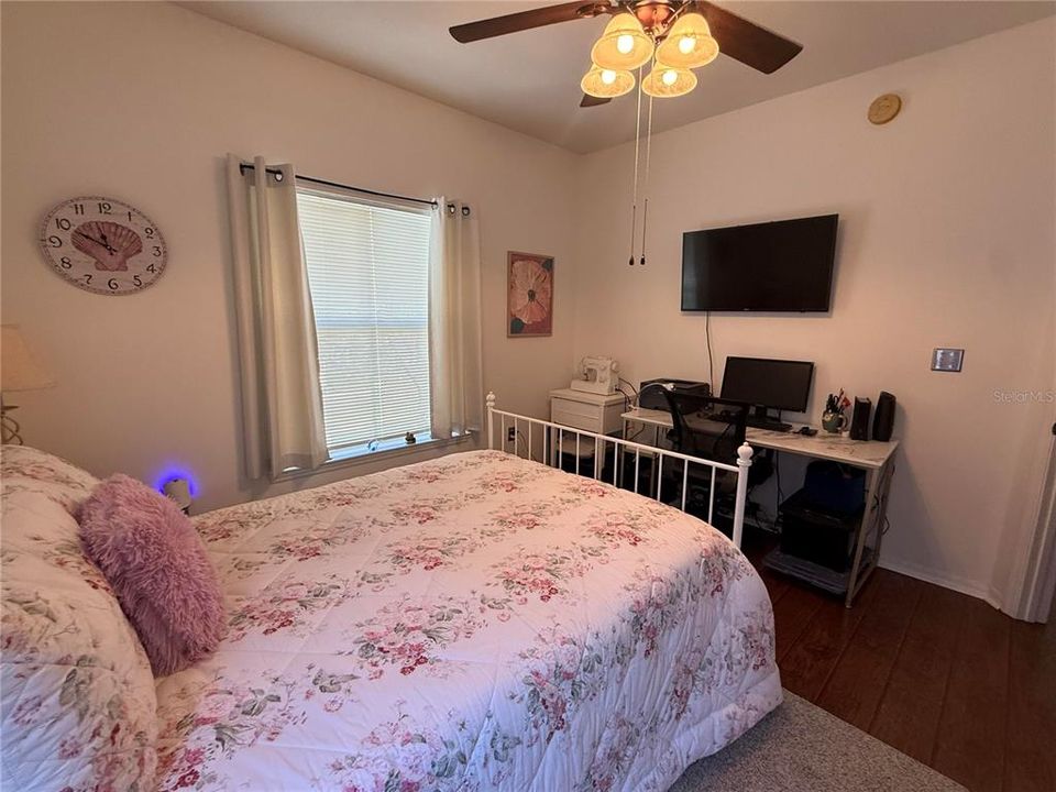 待售: $189,999 (1 贝兹, 1 浴室, 868 平方英尺)