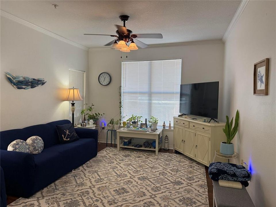 待售: $189,999 (1 贝兹, 1 浴室, 868 平方英尺)