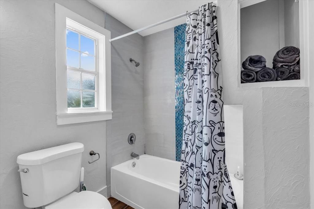 For Sale: $419,000 (4 beds, 2 baths, 1891 Square Feet)