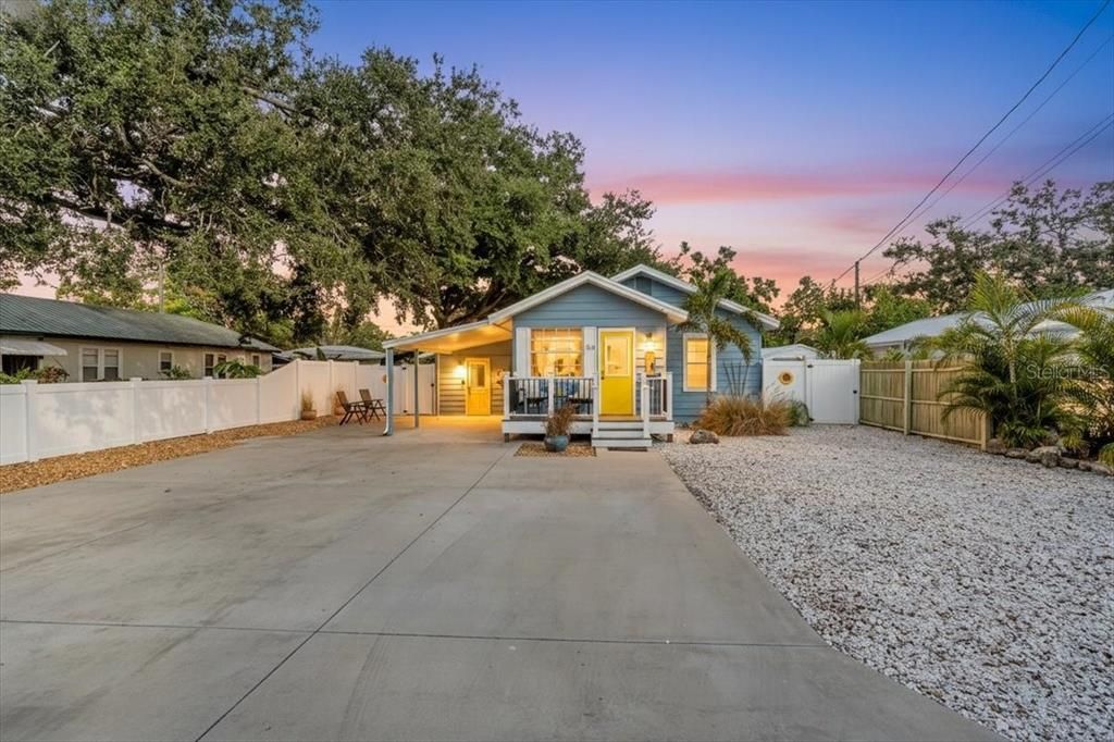 For Sale: $419,000 (4 beds, 2 baths, 1891 Square Feet)