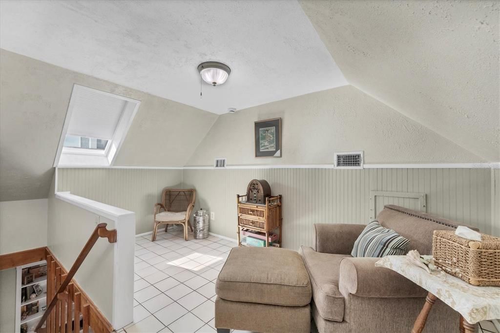 For Sale: $1,149,000 (3 beds, 2 baths, 1816 Square Feet)