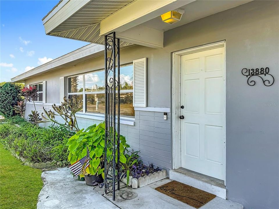 Active With Contract: $499,900 (3 beds, 2 baths, 1272 Square Feet)