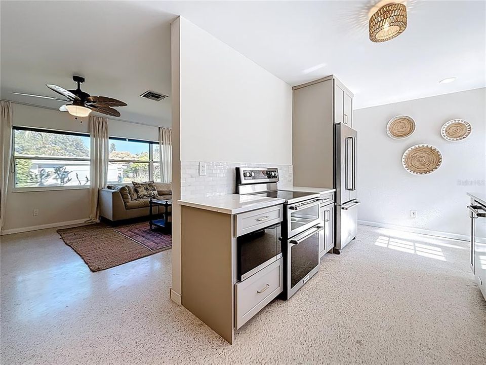 Active With Contract: $499,900 (3 beds, 2 baths, 1272 Square Feet)