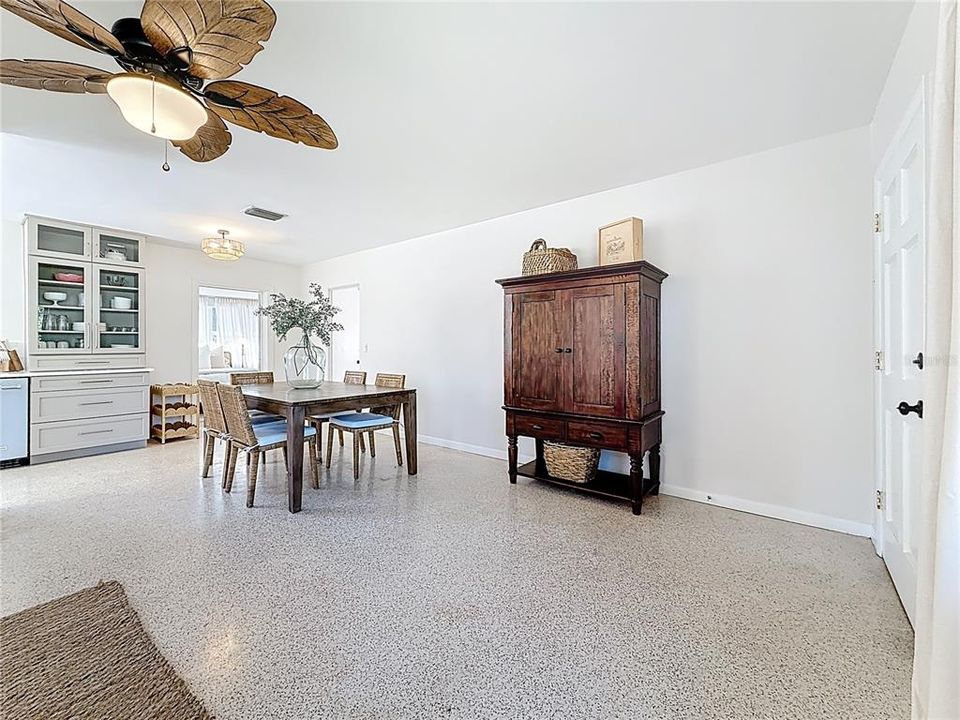 Active With Contract: $499,900 (3 beds, 2 baths, 1272 Square Feet)