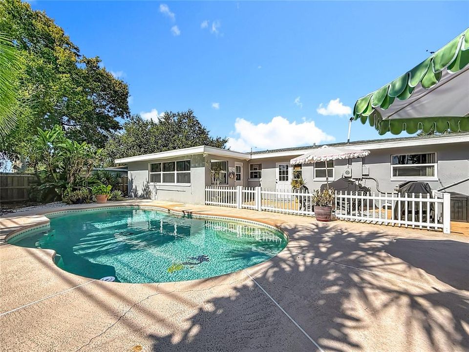 Active With Contract: $499,900 (3 beds, 2 baths, 1272 Square Feet)