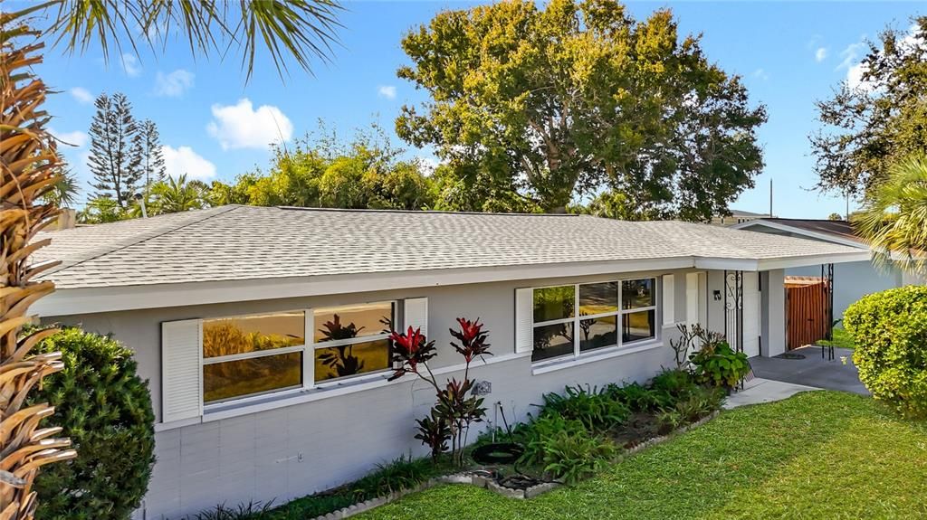 Active With Contract: $499,900 (3 beds, 2 baths, 1272 Square Feet)