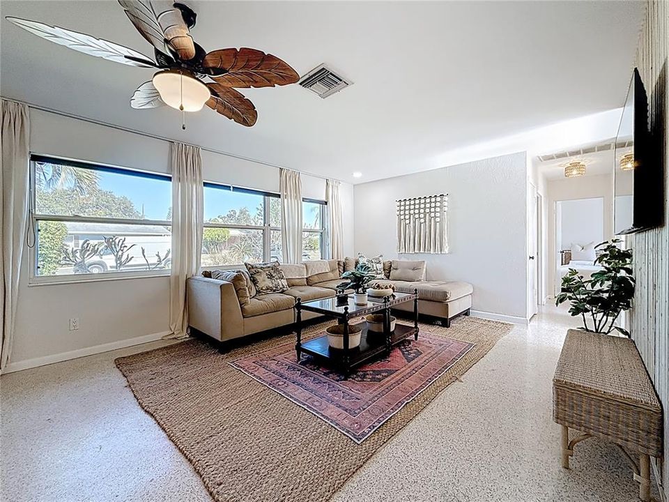 Active With Contract: $499,900 (3 beds, 2 baths, 1272 Square Feet)