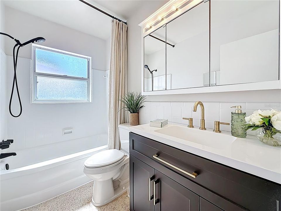 Active With Contract: $499,900 (3 beds, 2 baths, 1272 Square Feet)