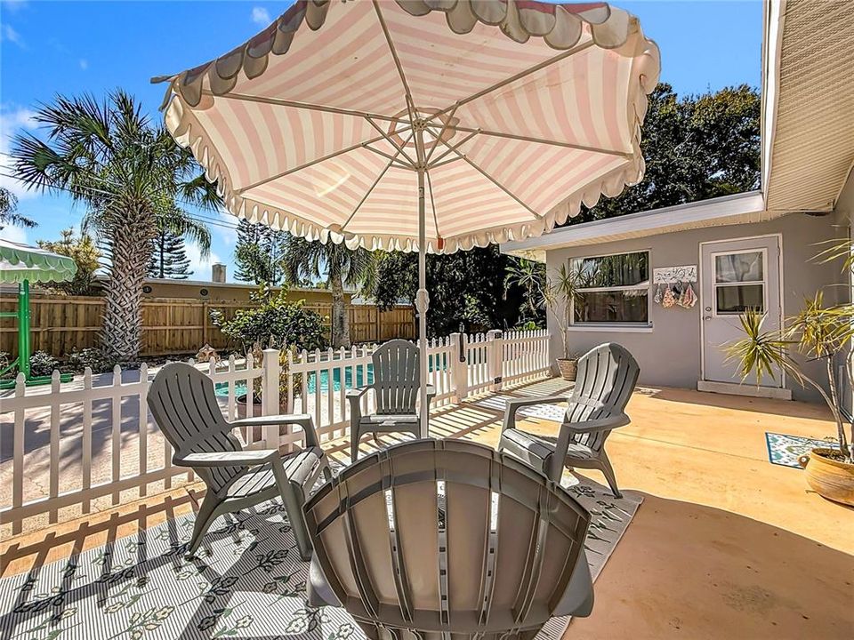 Active With Contract: $499,900 (3 beds, 2 baths, 1272 Square Feet)