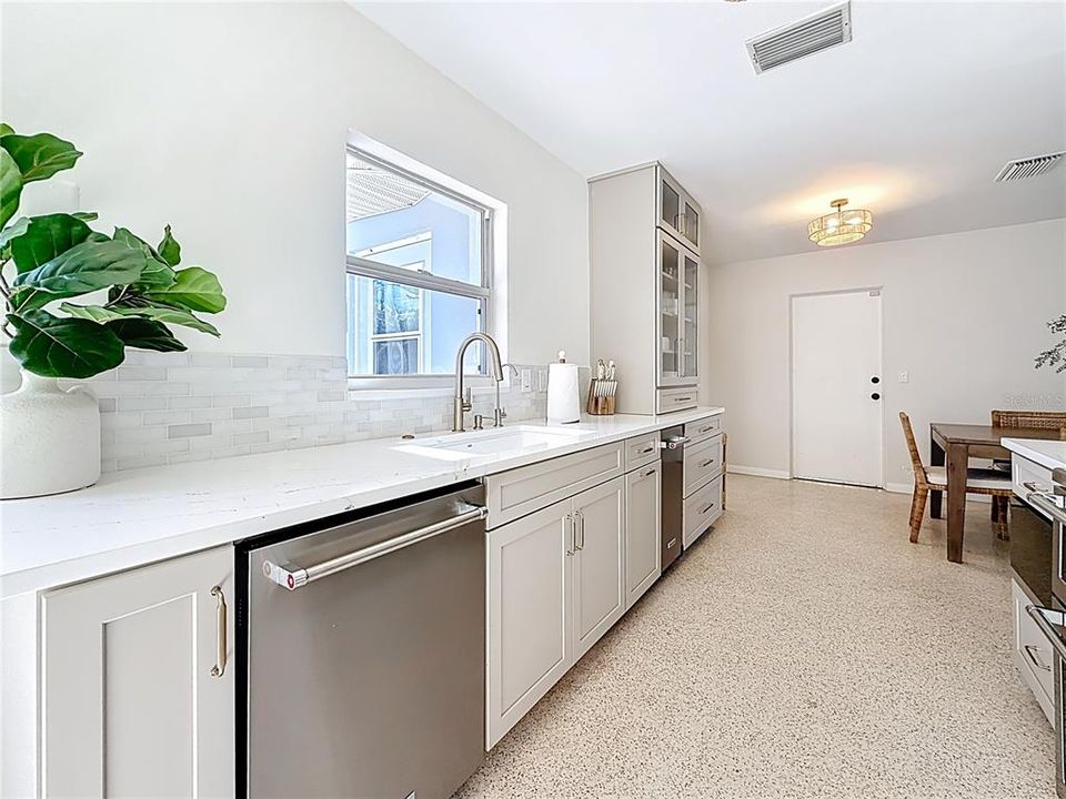 Active With Contract: $499,900 (3 beds, 2 baths, 1272 Square Feet)