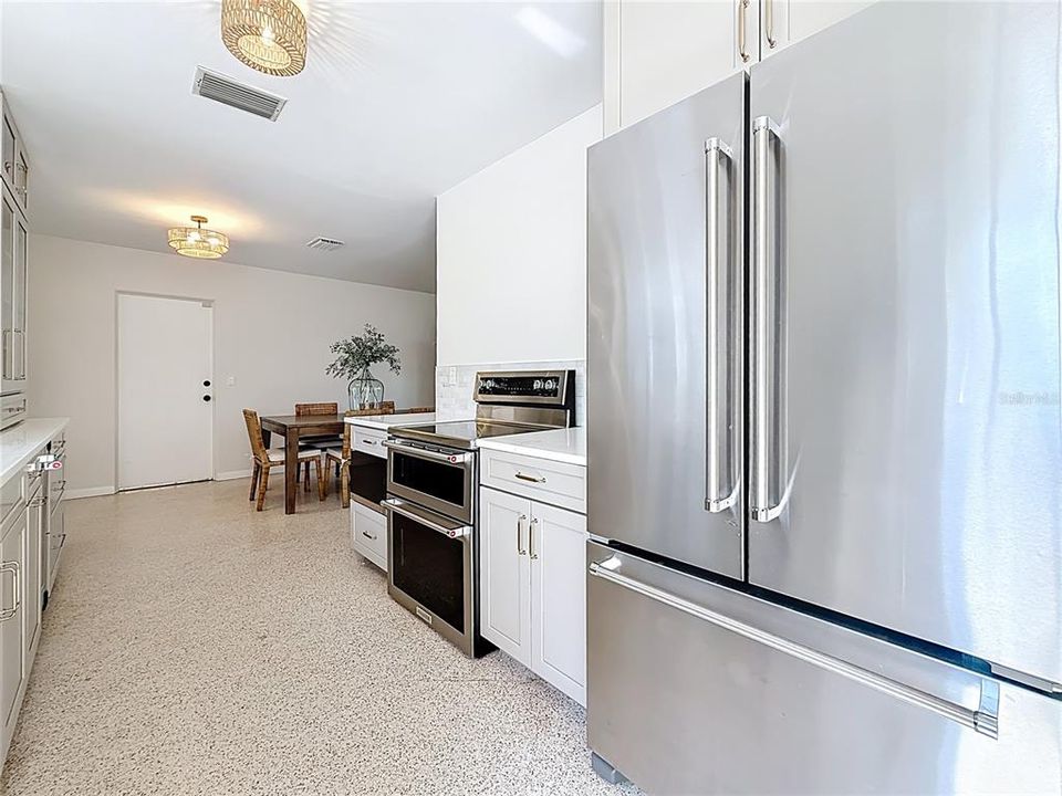 Active With Contract: $499,900 (3 beds, 2 baths, 1272 Square Feet)