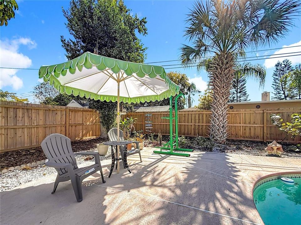 Active With Contract: $499,900 (3 beds, 2 baths, 1272 Square Feet)