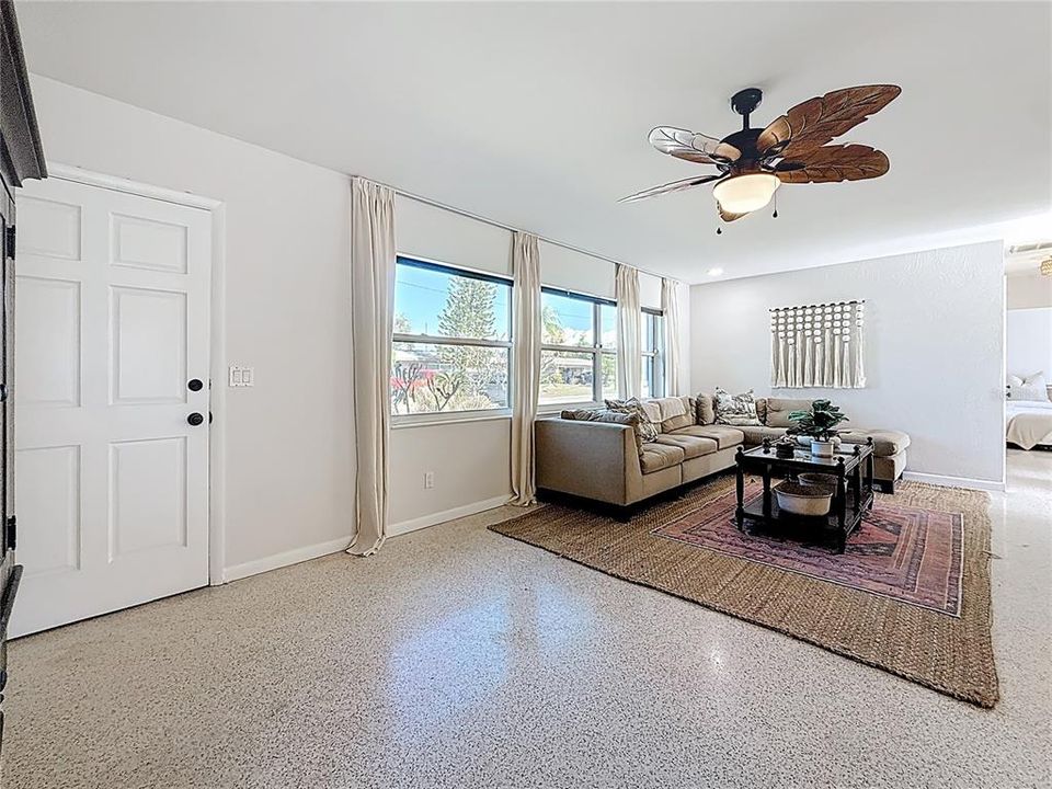 Active With Contract: $499,900 (3 beds, 2 baths, 1272 Square Feet)