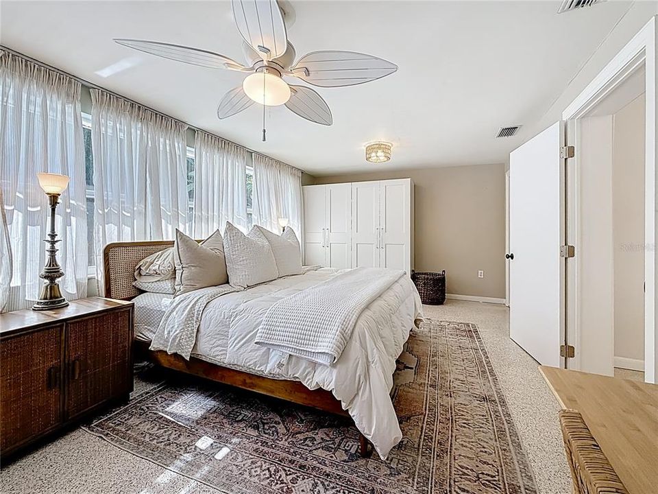 Active With Contract: $499,900 (3 beds, 2 baths, 1272 Square Feet)