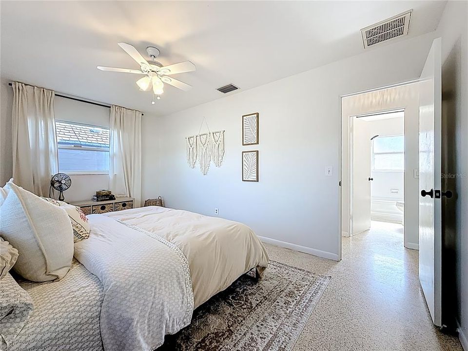 Active With Contract: $499,900 (3 beds, 2 baths, 1272 Square Feet)