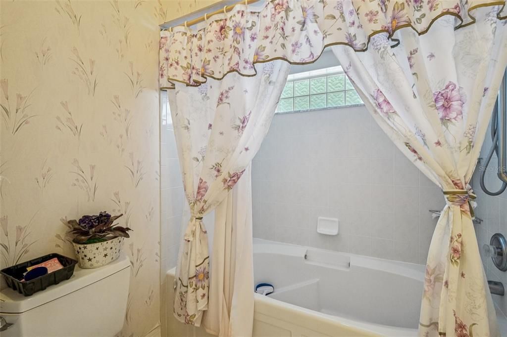 For Sale: $800,000 (3 beds, 3 baths, 2985 Square Feet)