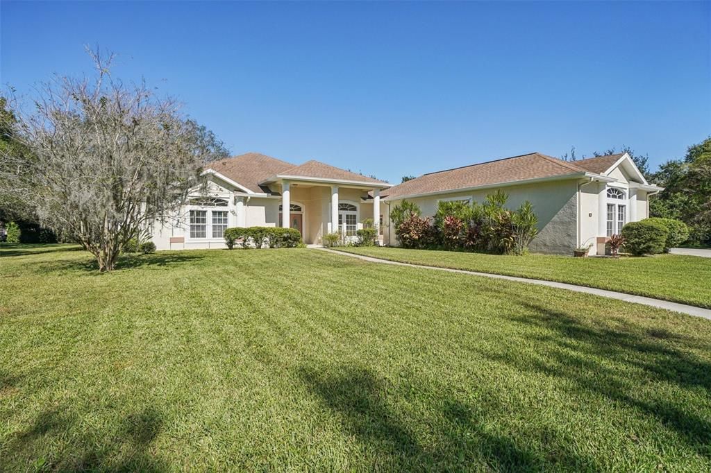 For Sale: $800,000 (3 beds, 3 baths, 2985 Square Feet)