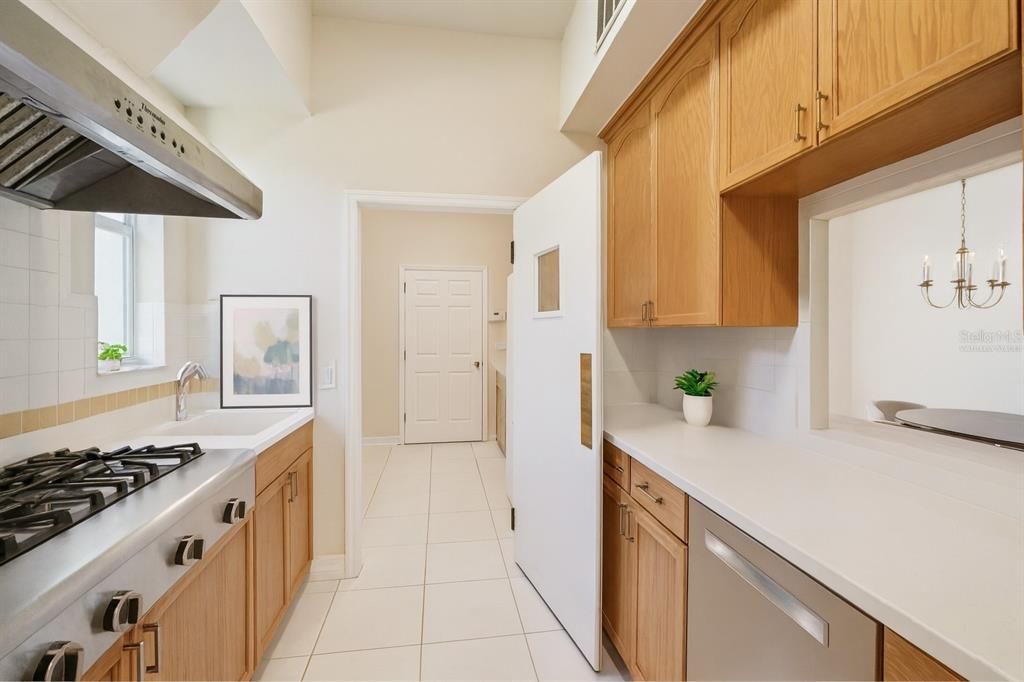 For Sale: $800,000 (3 beds, 3 baths, 2985 Square Feet)