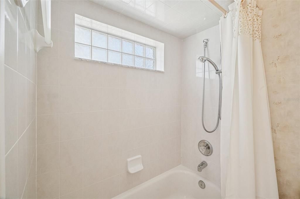 For Sale: $800,000 (3 beds, 3 baths, 2985 Square Feet)