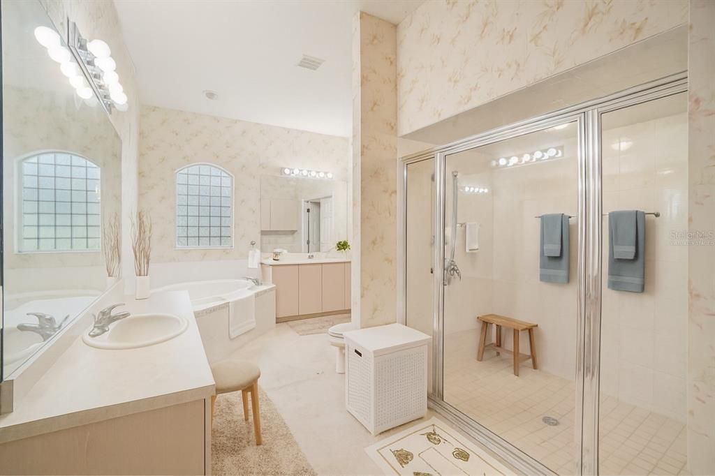 For Sale: $800,000 (3 beds, 3 baths, 2985 Square Feet)