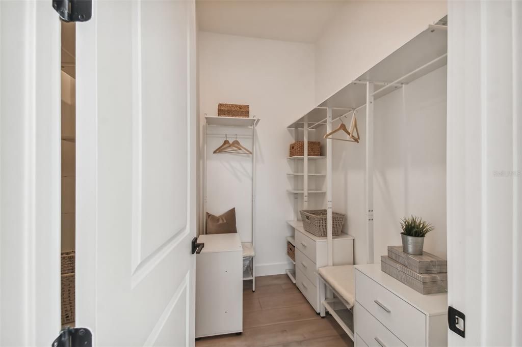 For Rent: $8,900 (5 beds, 4 baths, 3000 Square Feet)