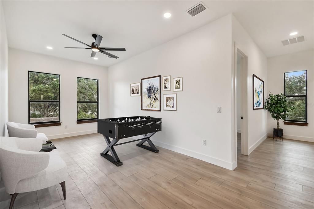 For Rent: $8,900 (5 beds, 4 baths, 3000 Square Feet)