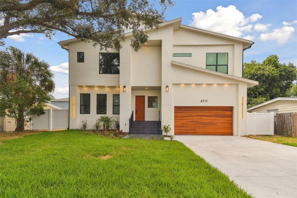 For Rent: $8,900 (5 beds, 4 baths, 3000 Square Feet)