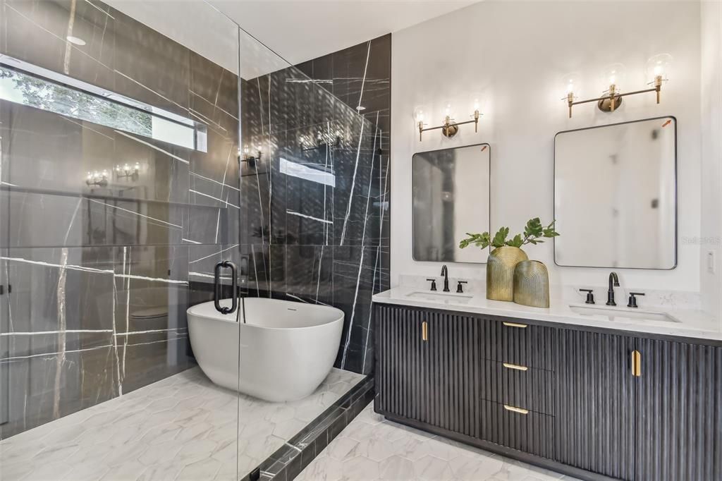 For Rent: $8,900 (5 beds, 4 baths, 3000 Square Feet)