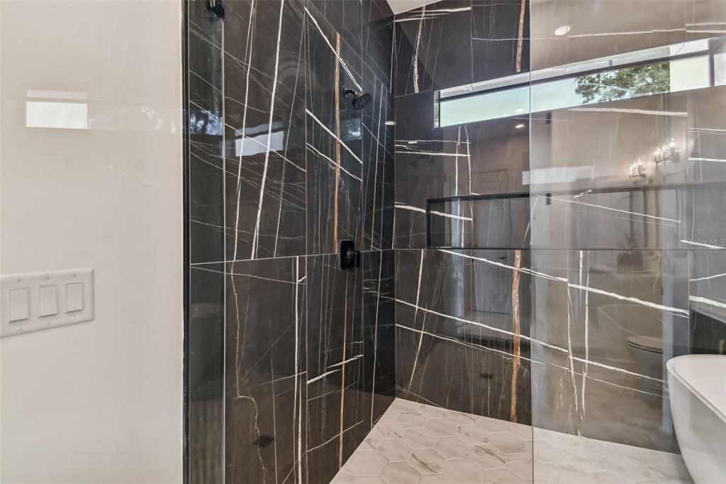 For Rent: $8,900 (5 beds, 4 baths, 3000 Square Feet)