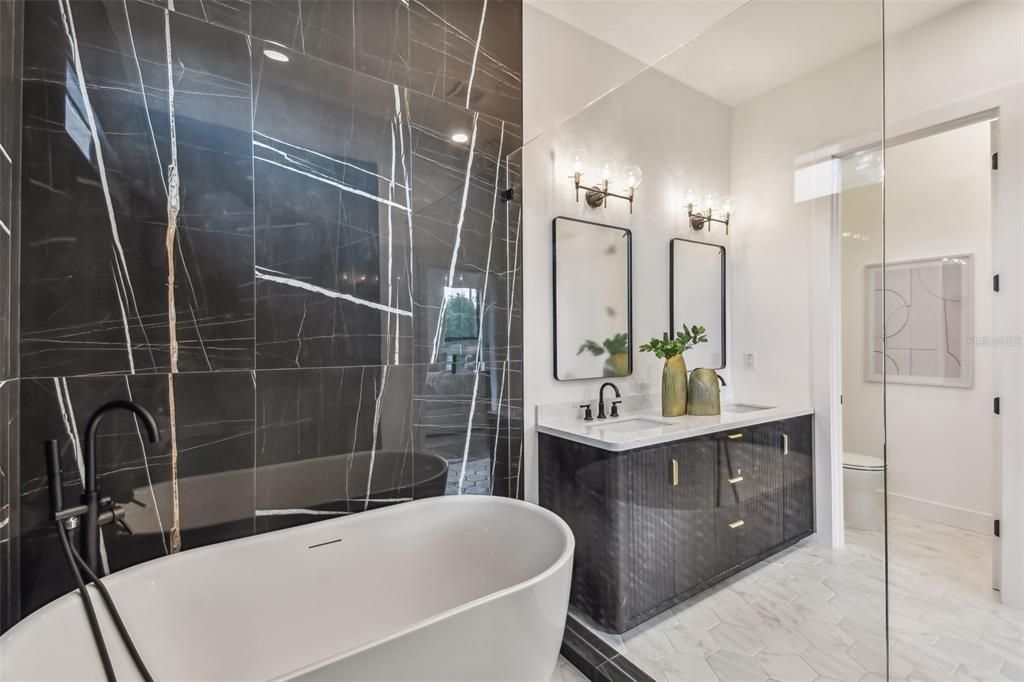 For Rent: $8,900 (5 beds, 4 baths, 3000 Square Feet)