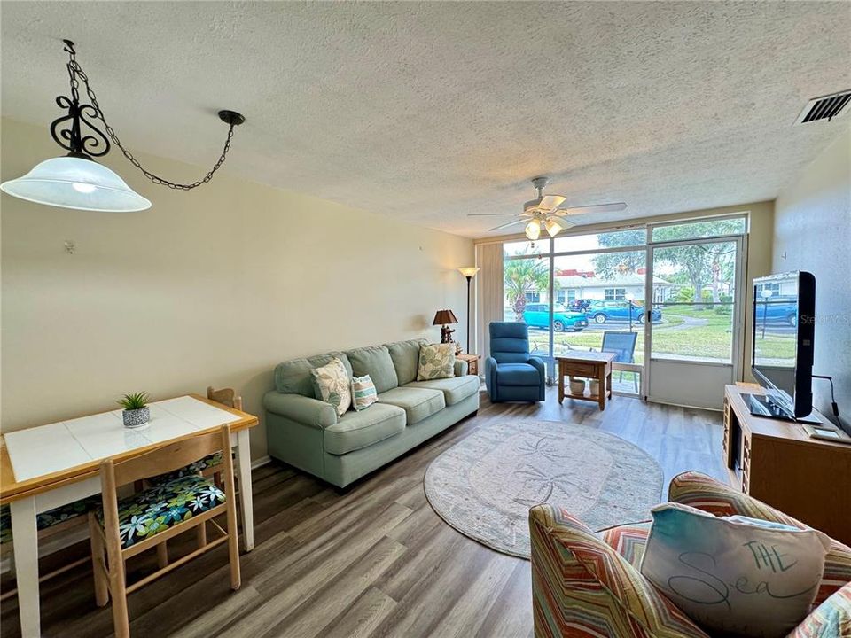 For Sale: $149,000 (2 beds, 1 baths, 768 Square Feet)