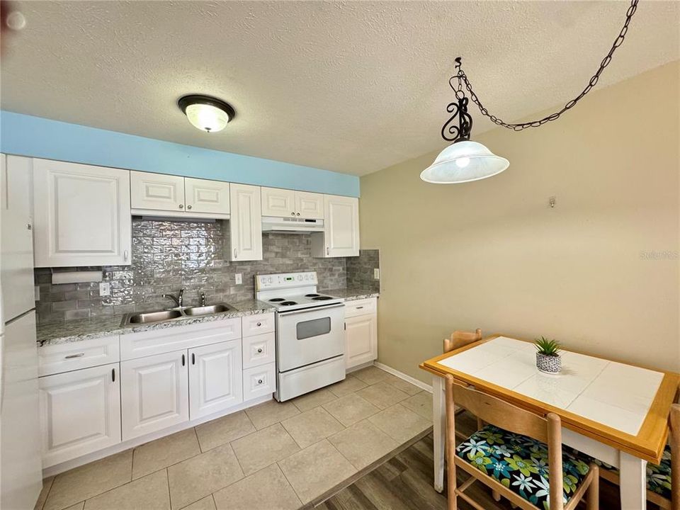 For Sale: $149,000 (2 beds, 1 baths, 768 Square Feet)