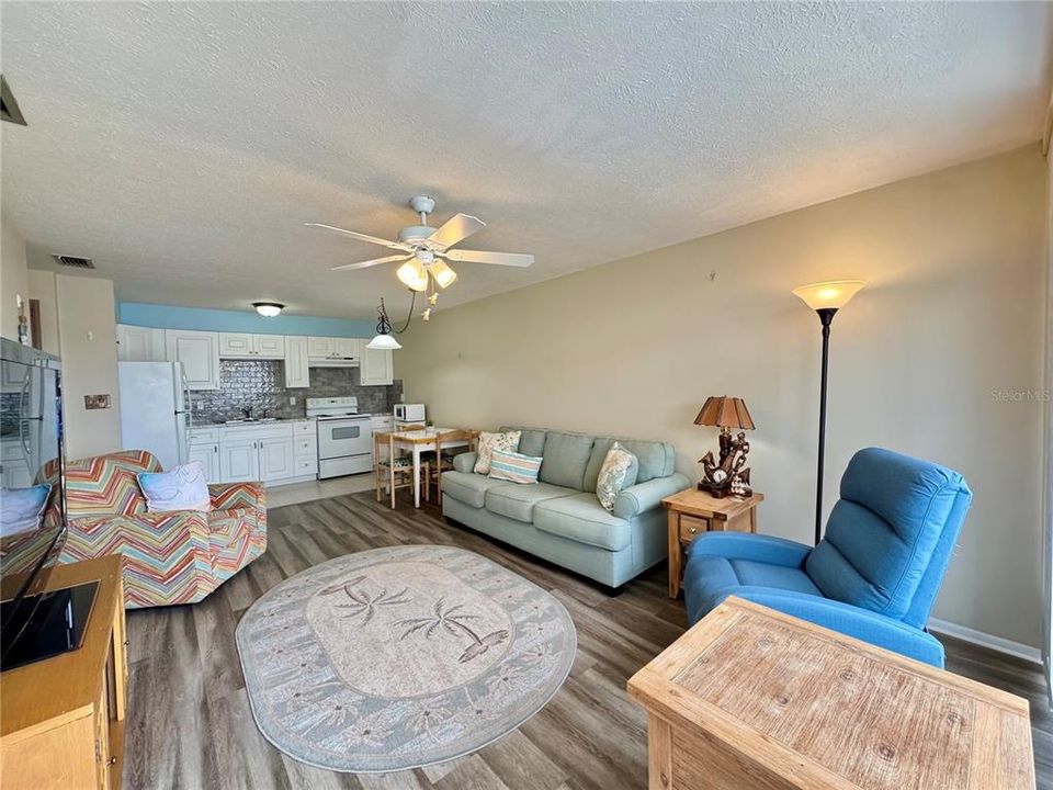 For Sale: $149,000 (2 beds, 1 baths, 768 Square Feet)