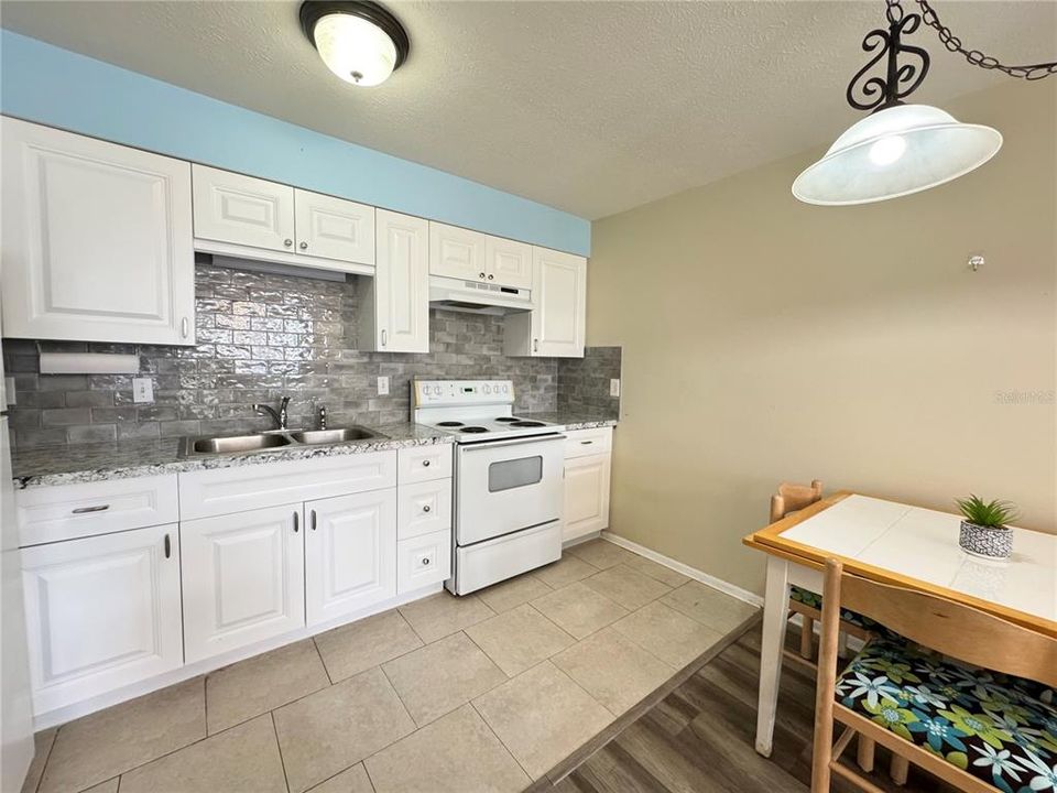 For Sale: $149,000 (2 beds, 1 baths, 768 Square Feet)