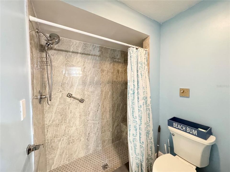 For Sale: $149,000 (2 beds, 1 baths, 768 Square Feet)