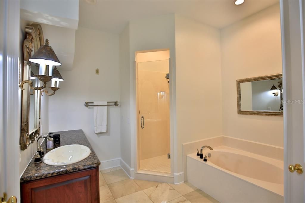 En Venta: $2,850,000 (4 camas, 4 baños, 5668 Pies cuadrados)