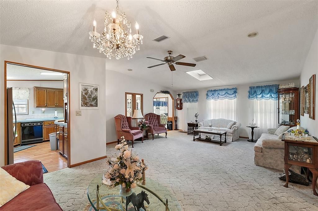 For Sale: $194,900 (2 beds, 2 baths, 1674 Square Feet)