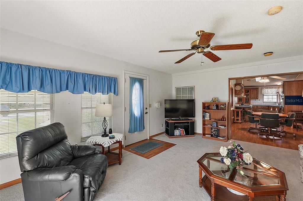 For Sale: $194,900 (2 beds, 2 baths, 1674 Square Feet)